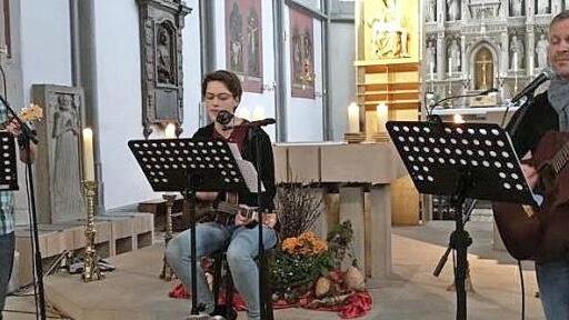 Martin (links) und Franziska Eck sowie Markus Lenhardt beim Konzert in der Haßfurter Ritterkapelle Foto: pr