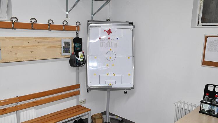 Für eine Taktiktafel ist in der Umkleide genug Platz.
