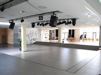 Die Aula im Höchstadter Gymnasium war  am Montag  menschenleer.  Foto: Andreas Dorsch