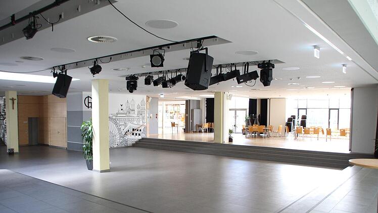 Die Aula im Höchstadter Gymnasium war  am Montag  menschenleer.  Foto: Andreas Dorsch