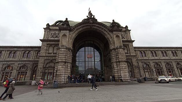 Nürnberg erlässt Waffenverbotszone um Hauptbahnhof: "Waffen und Messer haben dort nichts zu suchen"