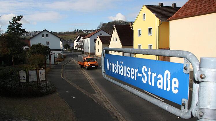 Insbesondere die Arnshäuser Straße und die neuen Parkbuchten dort standen bei der Versammlung im Fokus. Fotos: Ralf Ruppert