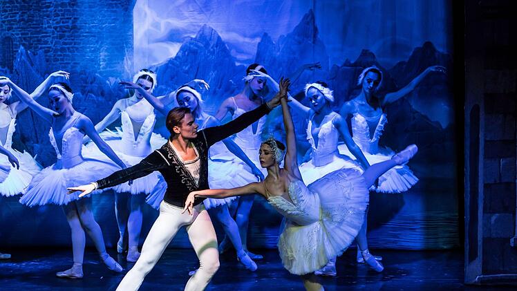 Mit Taschaikowskys "Schwanensee" beeindruckte das Russische Nationalballett bei seinem Gastspiel im Coburger Kongresshaus.Foto: Jochen Berger