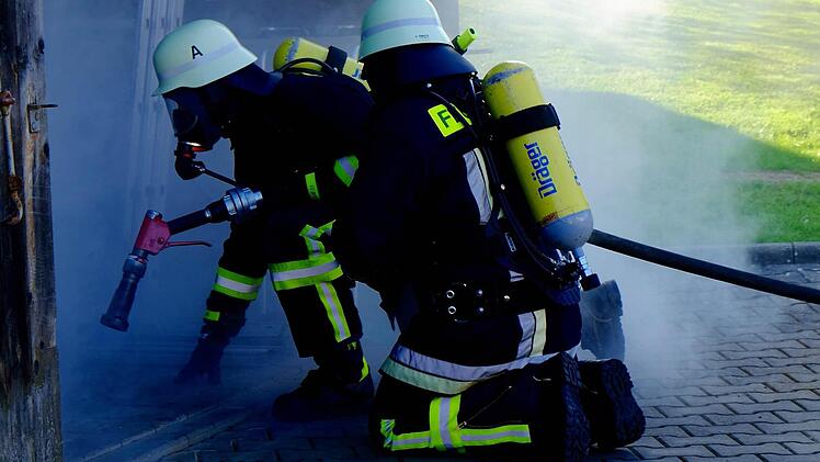 Großübung der Windheimer Feuerwehr am Vorabend zur Jubiläumsfeier. Foto: Gerd Schaar