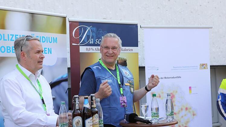 Vor dem Korso fand eine Pressekonferenz mit Innenminister Herrmann, Veranstaltern und politischer Prominenz statt.  Foto: Barbara Herbst