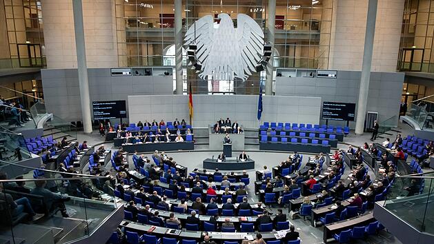 Die Abgeordneten des Bundestags könnten ab Juli 2020 wohl mehr Geld bekommen. Die Diäten sollen wohl steigen. Symbolfoto: Bernd von Jutrczenka/dpa