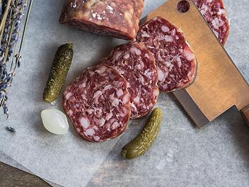 Der Hersteller Caula ruft einige seiner Wurstprodukte zurück. Es besteht Salmonellen-Gefahr.