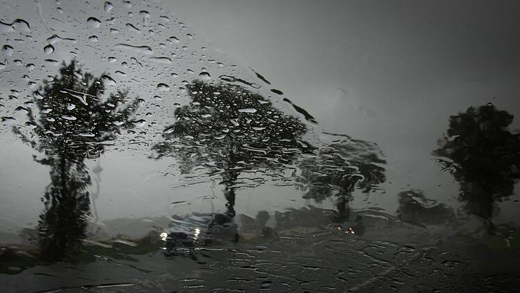 An Silvester haben starker Regen und Schneeschmelze in Bayern zun&auml;chst in Ober- und Mittelfranken zu leichtem Hochwasser gef&uuml;hrt.  Foto: Friso Gentsch/dpa
