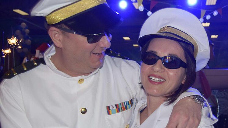 Kapitän und Chefhostess aus der ZDF-Serie "Das Traumschiff". Andreas Welz