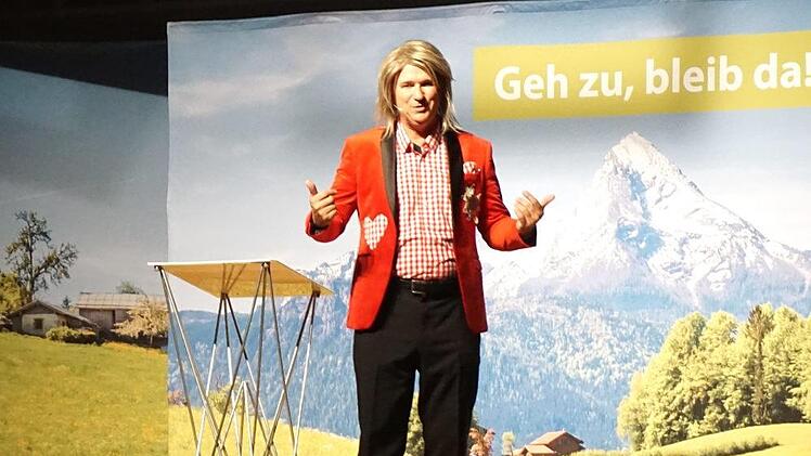 Als Sänger Maggi Montana animierte Wolfgang Krebs das Publikum zum Mitsingen.
