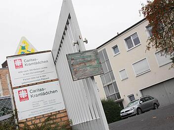 Bad Kissingen stellt eine Notunterkunft für 200 Flüchtlinge. Die Einrichtung wird kurzfristig in einem alten Industriegebäude in der Röntgenstraße aufgebaut. Die ersten Menschen sollen dort schon in der nächsten Woche Unterschlupf finden. Foto: Carmen Schmitt
