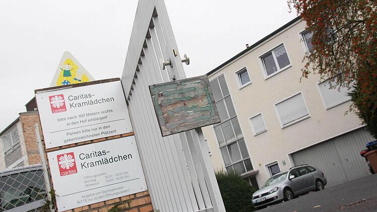 Bad Kissingen stellt eine Notunterkunft für 200 Flüchtlinge. Die Einrichtung wird kurzfristig in einem alten Industriegebäude in der Röntgenstraße aufgebaut. Die ersten Menschen sollen dort schon in der nächsten Woche Unterschlupf finden. Foto: Carmen Schmitt