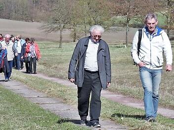 Auf dem früheren Kolonnenweg waren die Gäste aus Ebelsbach unterwegs.  Foto: hf
