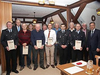 Die Jubilare mit Bürgermeister German Hacker und Landrat Alexander Tritthart Fotos: Richard Sänger