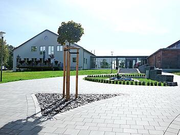 Bis Ende Mai 2020 soll das Umfeld des Freizeit- und Tourismuszentrums vollständig sein. Foto: Heike Schülein