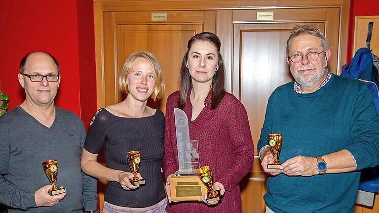 Die erfolgreichsten Fotografen (von links) Stephan Michel, Jennifer Alka, Melanie Stäudler und Steffen Schanz erhielten Pokale.
