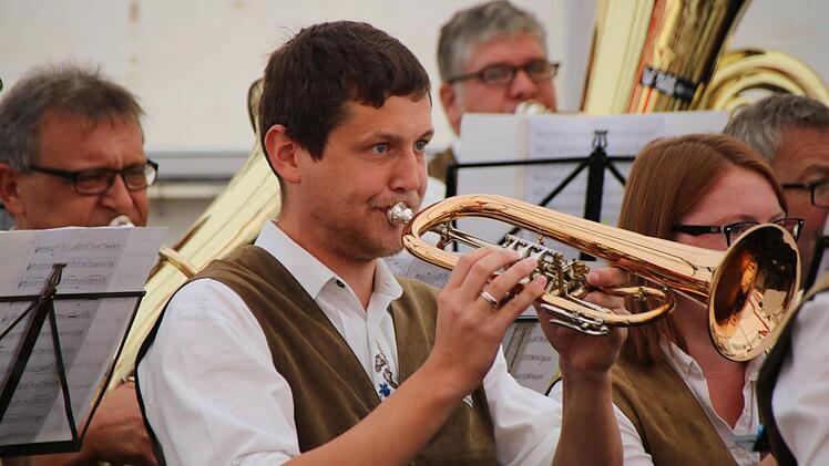 Impressionen vom Coburger "Lokalklang" am Sonntag: Blaskapelle MeederFoto: Jochen Berger
