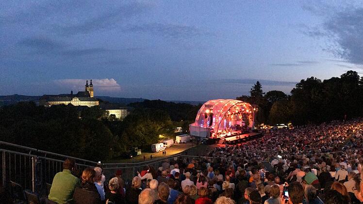 "Lieder auf Banz": Neuer Titel, aber die gewohnte Begeisterung am Wochenende auf der Banzer Klosterwiese. Foto: Frank F&ouml;rtsch