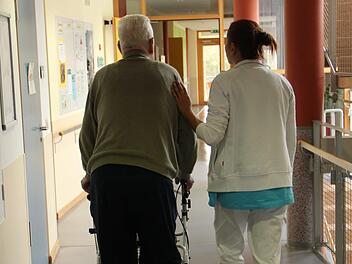 Der Bedarf an Fachkräften in den Pflegeberufen wächst ständig.  Einrichtungen würden neue Mitarbeiter einstellen, wenn der Arbeitsmarkt dies hergeben würde.Heike Beudert