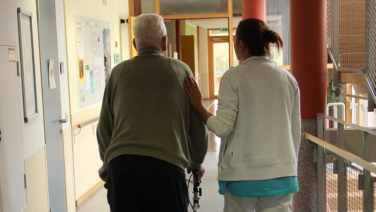 Der Bedarf an Fachkräften in den Pflegeberufen wächst ständig.  Einrichtungen würden neue Mitarbeiter einstellen, wenn der Arbeitsmarkt dies hergeben würde.Heike Beudert