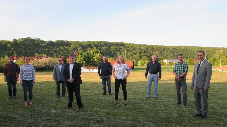 Aura für die nächsten sechs Jahre voranbringen will der neu formierte Gemeinderat (von links): 3. Bürgermeister Johannes Hammerl, Silvia Dörfler, Jürgen Kaiser, Manuel Kolb, Hartmut Vierle, Jutta Hofmann, 2. Bürgermeister Martin Kaiser, Carsten Hack und Bürgermeister Thomas Hack.  Foto: Winfried Ehling