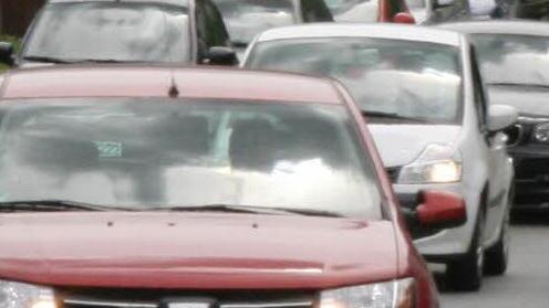 Ohne längere Wartezeiten kommen die Kulmbacher Autofahrer beim Bahnübergang und der Kreuzung Ruckdeschelstraße/Kronacher Straße zu Stoßzeiten derzeit kaum aus. Foto: Archiv