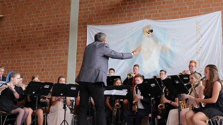 Die BigBand unter der Leitung von Studiendirektor Andreas Strehler sorgte für den musikalischen Rahmen der zweistündigen Abschlussfeier. Foto: Gerd Schaar