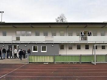 Das sanierte Gebäude am Sportgelände in Königsberg: Es steht nun dem Turnverein Königsberg und den Grundschülern wieder zur Verfügung.  Fotos: Gerold Snater