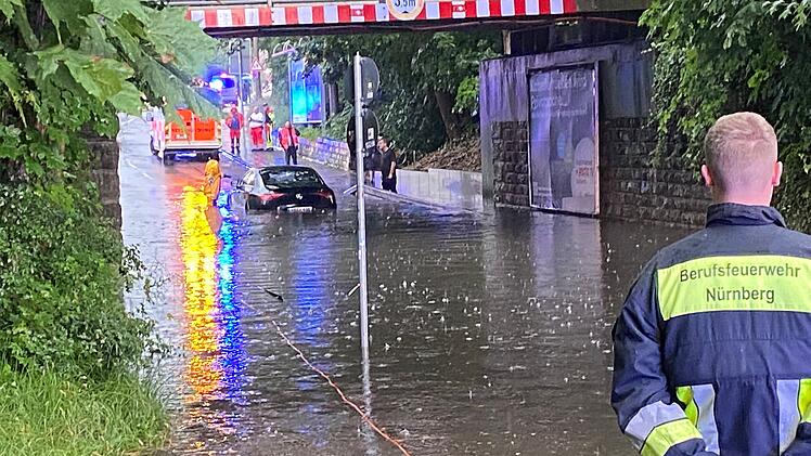 Nach Gewitter in Nürnberg: Unterführung wieder überflutet
