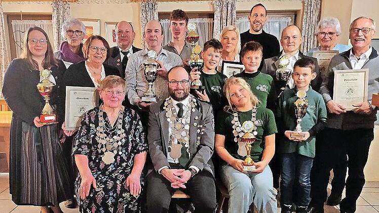 Gewinner und Geehrte des Vereins ZSG Germania 1900 Wiesenthau.