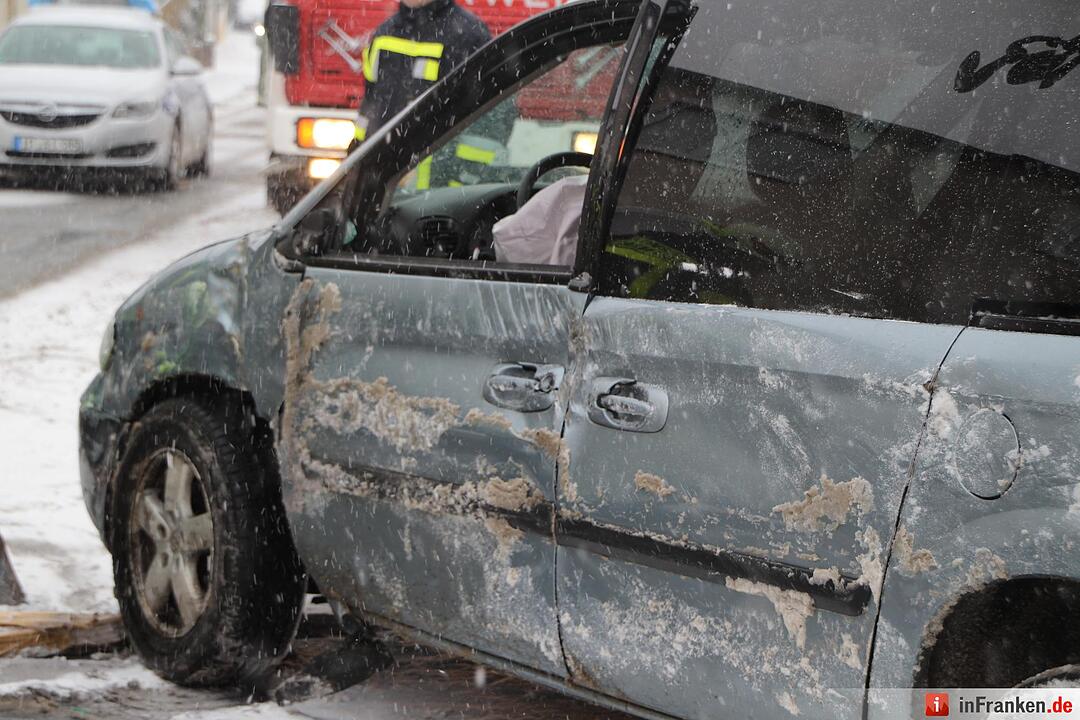 Auto überschlägt sich in Eschenbach i.d. Oberpfalz
