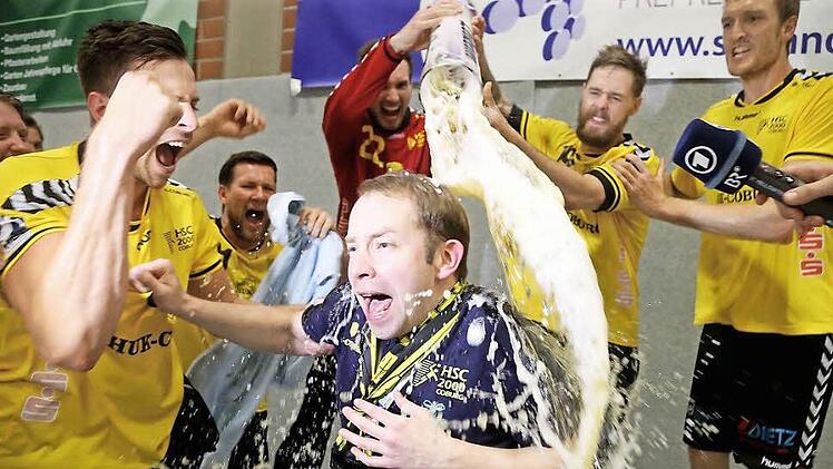 Euphorisch feierte der HSC Coburg den Aufstieg in die Handball-Bundesliga.  Foto: Archiv/Henning Rosenbusch