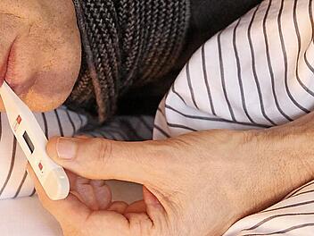 Viele Menschen im Landkreis müssen momentan das Bett hüten, weil sie erkältet sind. Foto: Heike Beudert