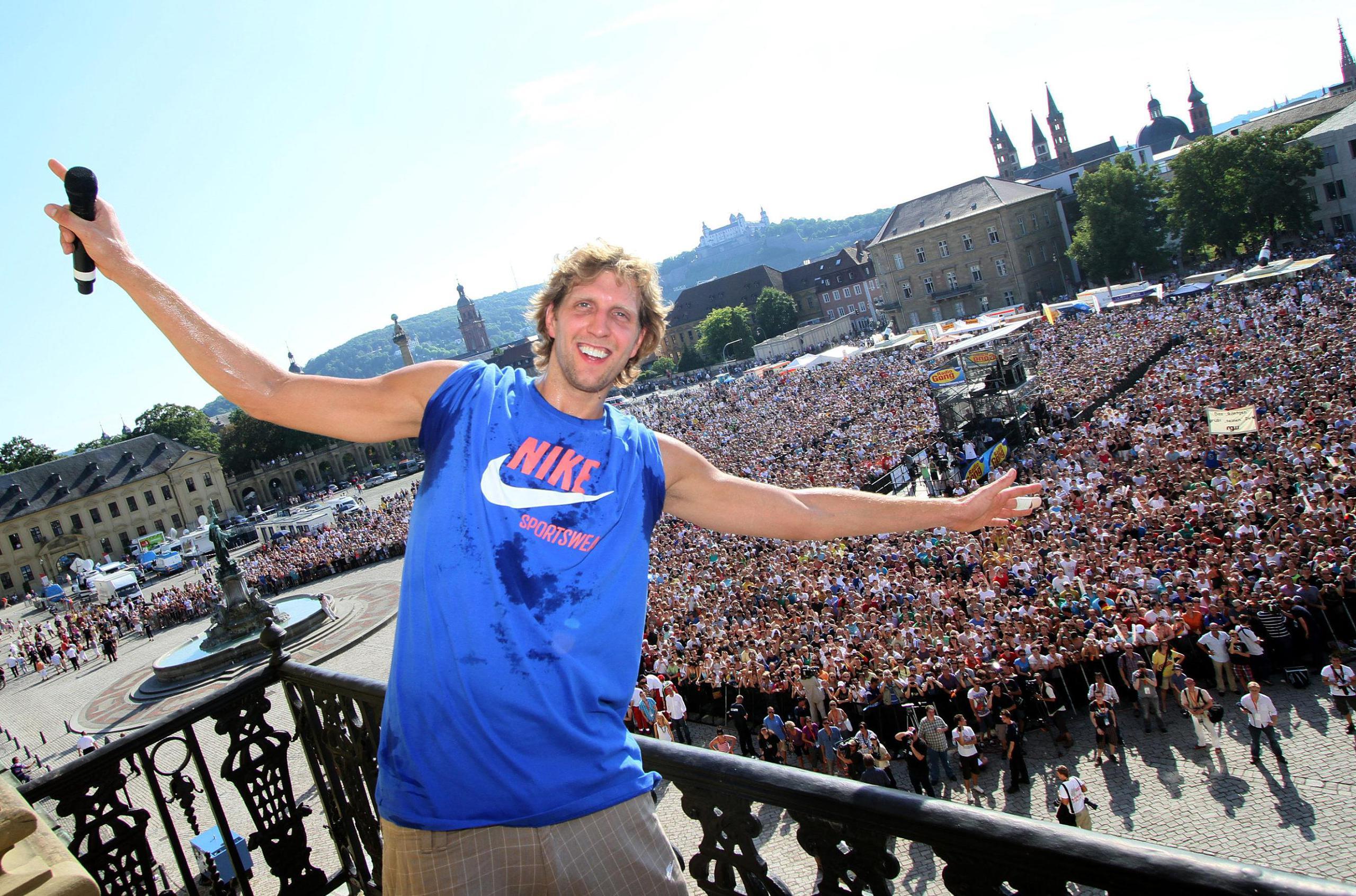 Der NBASuperstar aus Würzburg hat Geburtstag Was verbindet Dirk Nowitzki mit seiner Heimat?