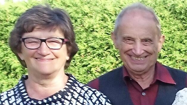 Immer noch glücklich: Luzia und Edgar Wolf  Foto: Dieter Ackerl