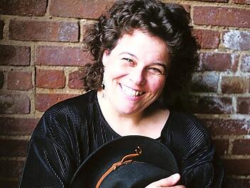 Am Samstag gibt die bekannte US-amerikanische Musikerin Laura Wetzler ein Konzert in der Kronacher Synagoge.  Foto: Caroline Kroon