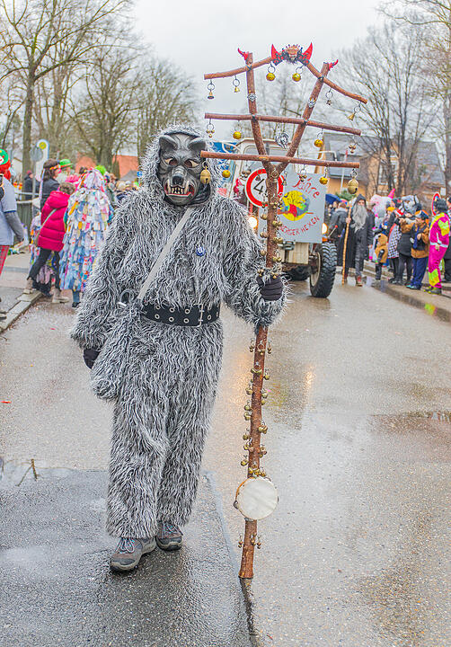 Buntes Faschingstreiben begeistert groß und klein.