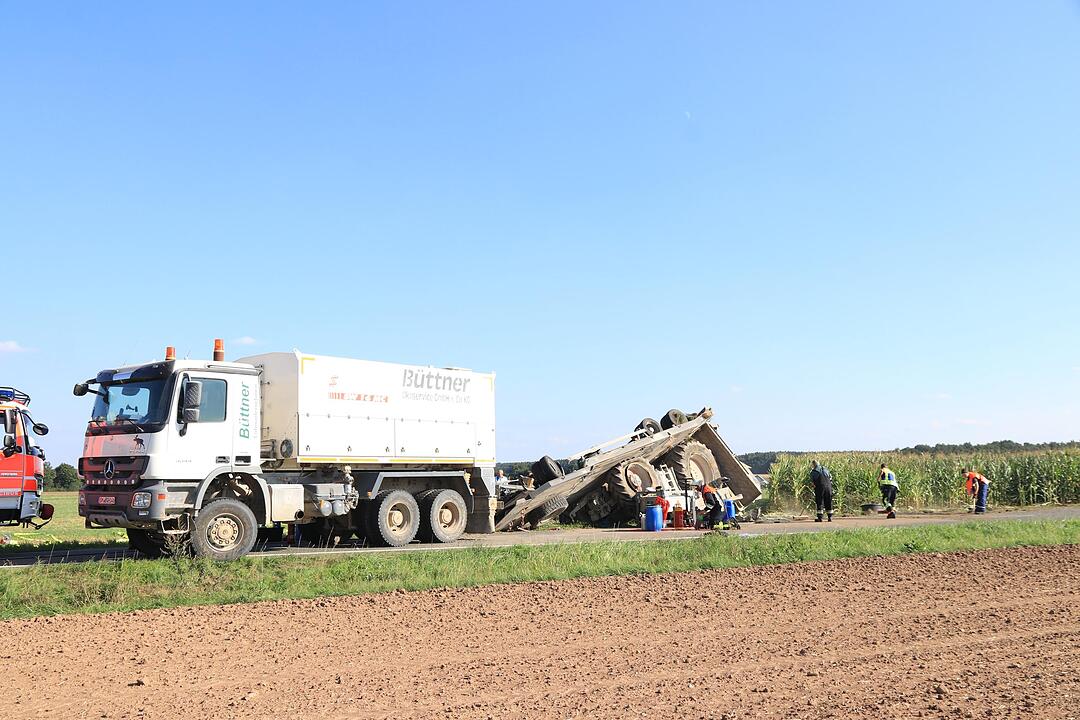 Lkw-Fahrer verliert Kontrolle bei Herzogenaurach