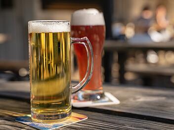 Würzburger Hofbräukeller: Einer der "besten Biergärten in Bayern" schließt - mit Abverkauf