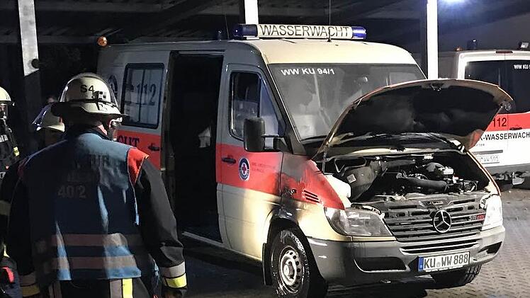 Das Einsatzfahrzeug der Wasserwacht wurde durch den Brand stark beschädigt.  Foto: Archiv/BRK