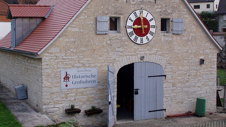 Hinter diesen Türen verbirgt sich eine Sammlung historischer Turmuhren aus fünf Jahrhunderten.