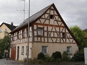 Das denkmalgeschützte Gemeindehaus in Dobenreuth Foto: Franz Galster