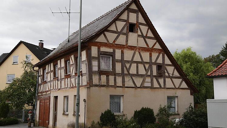 Das denkmalgeschützte Gemeindehaus in Dobenreuth Foto: Franz Galster