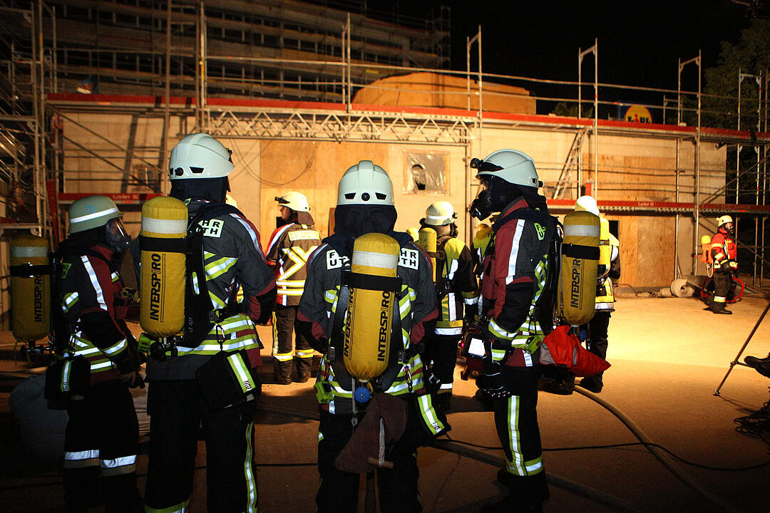 Im Bau befindliches Blockheizkraftwerk fängt Feuer