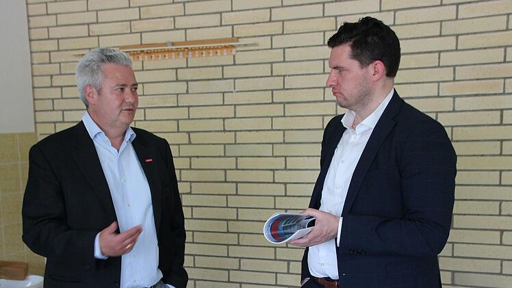 Der neue Präsident der Handwerkskammer für Oberfranken, Matthias Graßmann (links), und der Oberbürgermeister von Coburg, Dominik Sauerteig, trafen sich zu Gesprächen im Berufs- und Technologiezentrum am Hinteren Floßanger.
