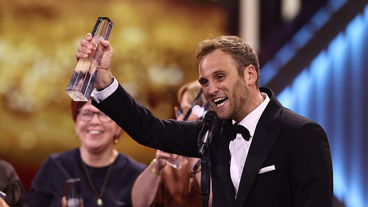 Leon Windscheid gewann f&uuml;r seine "Terra Xplore"-Reihe 2026 den Deutschen Fernsehpreis.