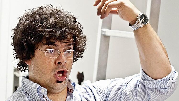 Coburger neuer Chordirektor Lorenzo da Rio stellt sich mit der Premiere von "Me and My Girl" auch als Dirigent vor.Foto: Archiv/Jochen Berger