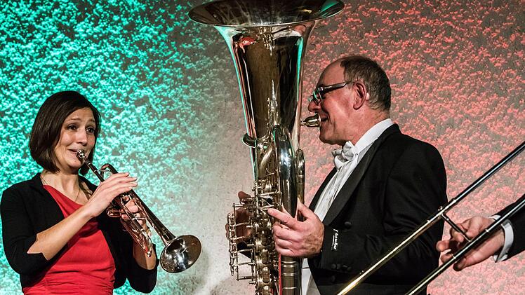 Neujahrskonzert: Das Blechbläserquintett Harmonic (Elisabeth Fessler und Hans Zellner, Trompete)gastierte im Rathaussaal Rödental. Foto: Jochen Berger