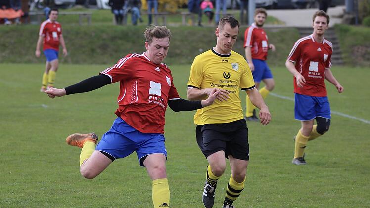 Auf ihm ruhen die Hoffnungen des SV Detter-Weißenbach: Mittelstürmer Marvin Hägerich (am Ball), der in dieser Saison stolze 20 Treffer erzielt hat. Sebastian Schmitt
