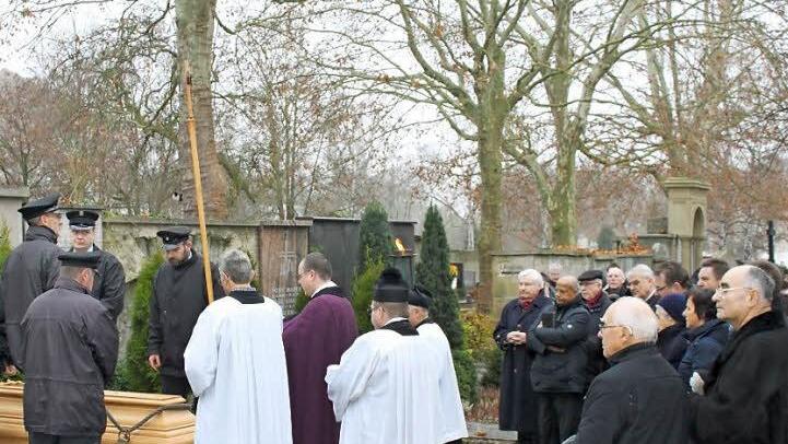 Zahlreiche Weggefährten, Freunde und Bekannte nahmen Abschied von Pater Alexander Ultsch. Foto: Klemenz